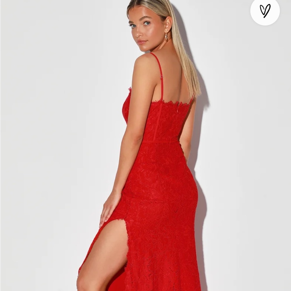 Song of the Siren. Lulu’s red lace maxi dress. Size small. NWT.